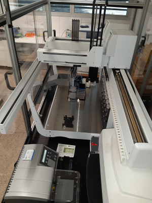 HTS - Equipamento robotizado para automação de etapas analíticas que utilizem detectores de UV, visível e fluorescência (HTS – high throughput screening)